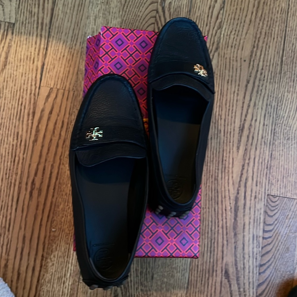 NWOT Tory Burch “Kira driver - mini tumbled leather” moccasin style shoes.